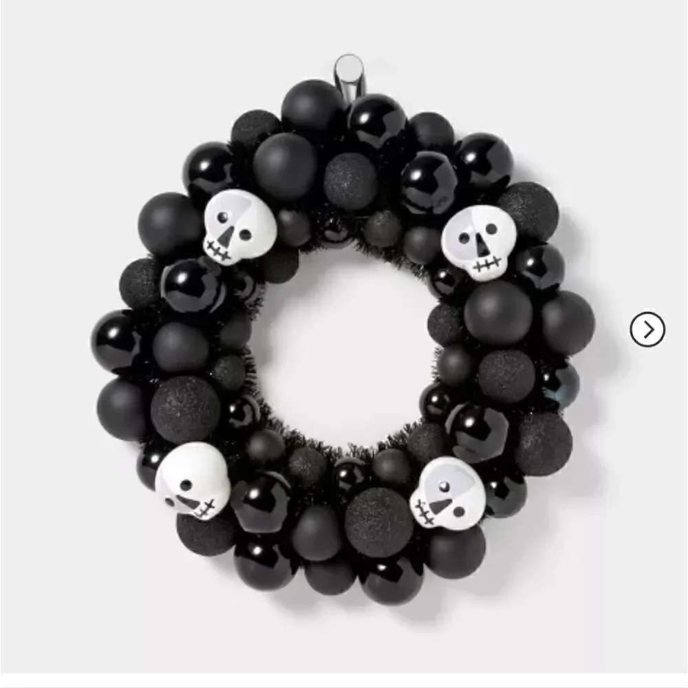 Target Halloween Wreath Shatterproof Bulbs & Skulls Hyde & Eek Black  17 Inches